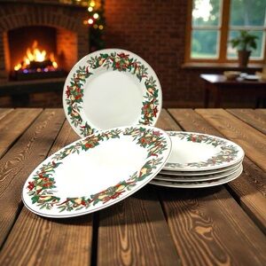 AMC New York Christmas Bounty Dinner Plates Vintage Set of 6 Japan Discontinued